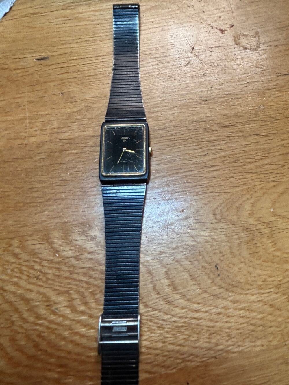 Pulsar Y100-5169 Men's Quartz Watch Black Dial Expansion Bracelet
